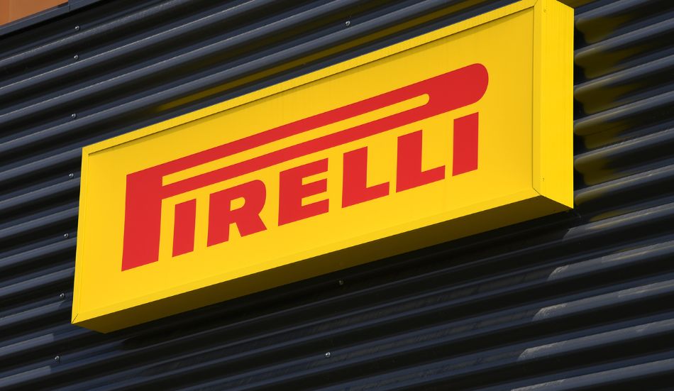esta imagem se refere ao logo da marca pirelli em amrelo e vermelho
