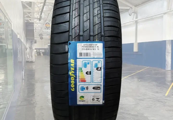 Pneu 215/45R16 GoodYear Efficientgrip Performance 90V
