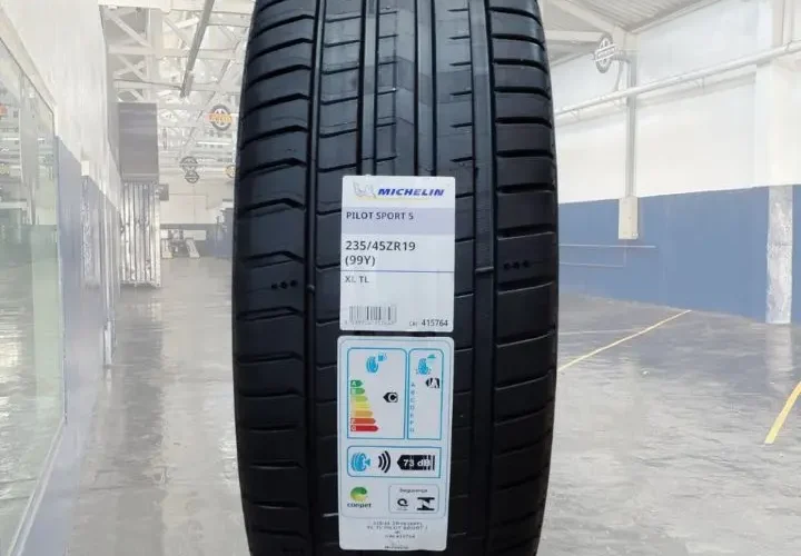 Pneu 235/45R19 Michelin Pilot Sport 5 99Y